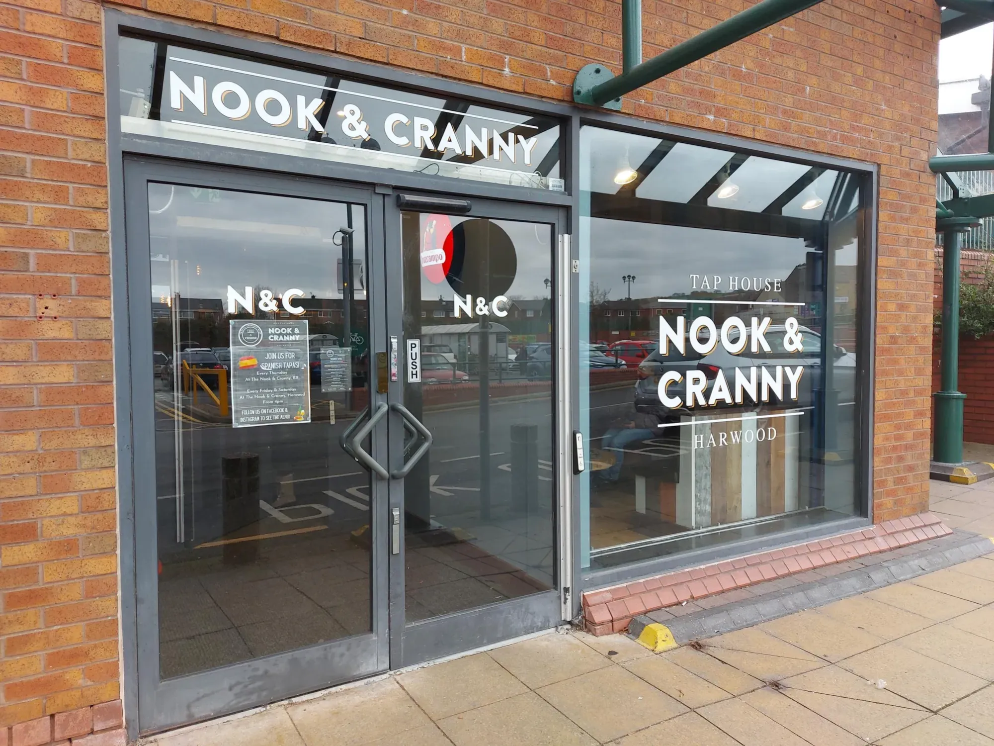 The glazed front of Nook & Cranny Tap House, a craft beer bar on Gate Fold, Harwood